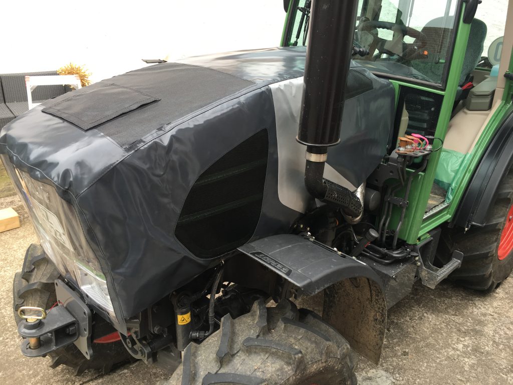Traktorschutzhaube von der Autosattlerei ProPlan